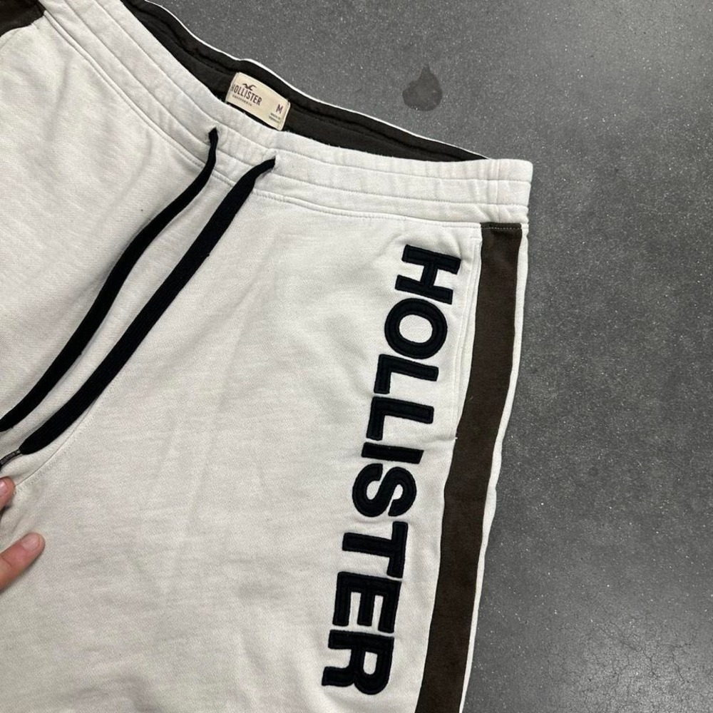 Hollister Co. white shorts with black stripes and logo - Picture 2 of 4